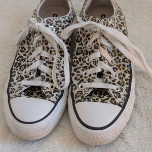 Great Condition:Converse Chuck Taylor All Star Women’s 6 (Men’s 4)